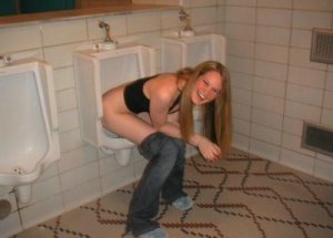 0DrGut_toilet-girl peeing